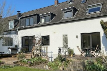 Haus Köln Kalk - 7 Zimmer, 160 m&sup2;, 670.000&euro; | Angebot:26000903