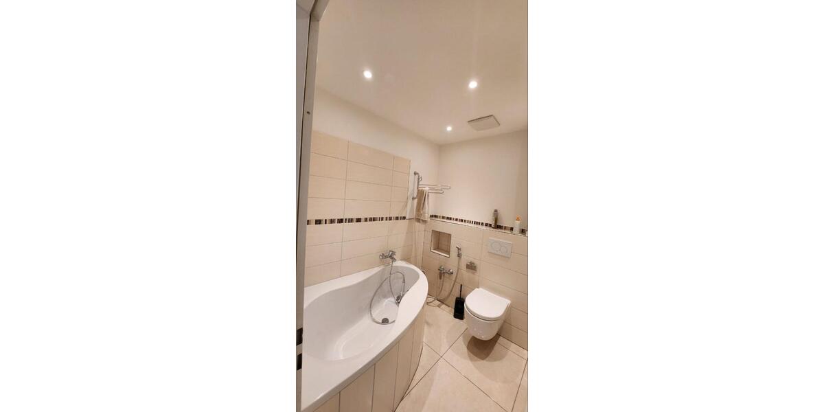 Erdgeschoßwohnung Köln Mülheim - 4 Zimmer, 130 m&sup2;, 2.000&euro; | Angebot:25887308