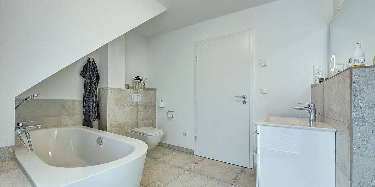 Einfamilienhaus Düsseldorf / Unterrath Unterrath - 5 Zimmer, 143 m&sup2;, 1.298.000&euro; | Angebot:26290812