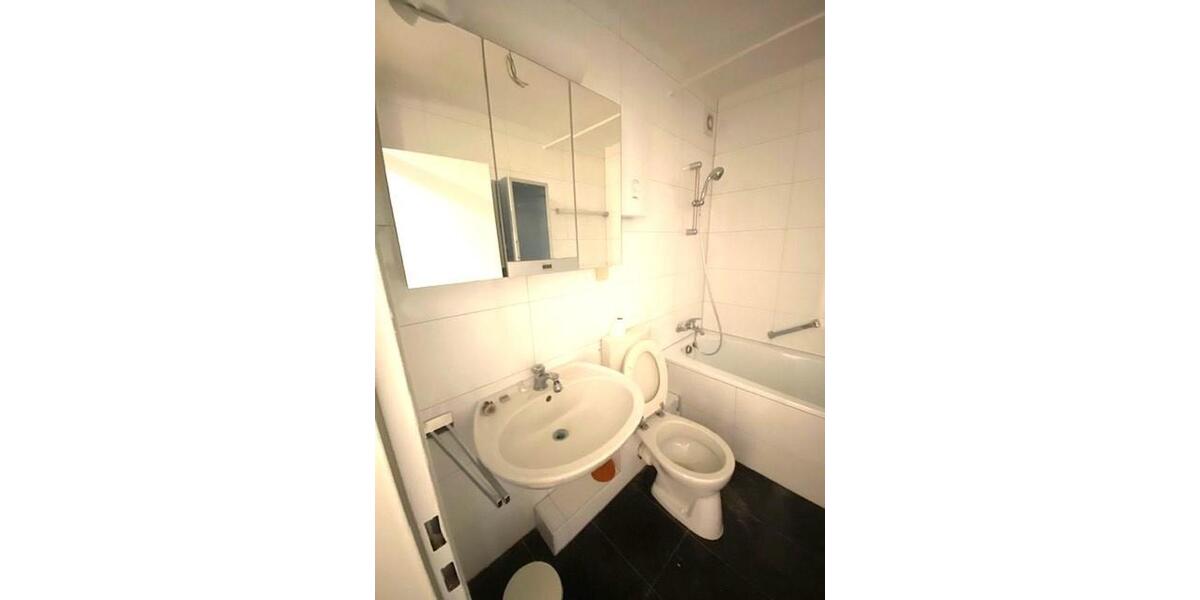 Etagenwohnung Düsseldorf Lörick - 2 Zimmer, 67 m&sup2;, 1.230&euro; | Angebot:26295365