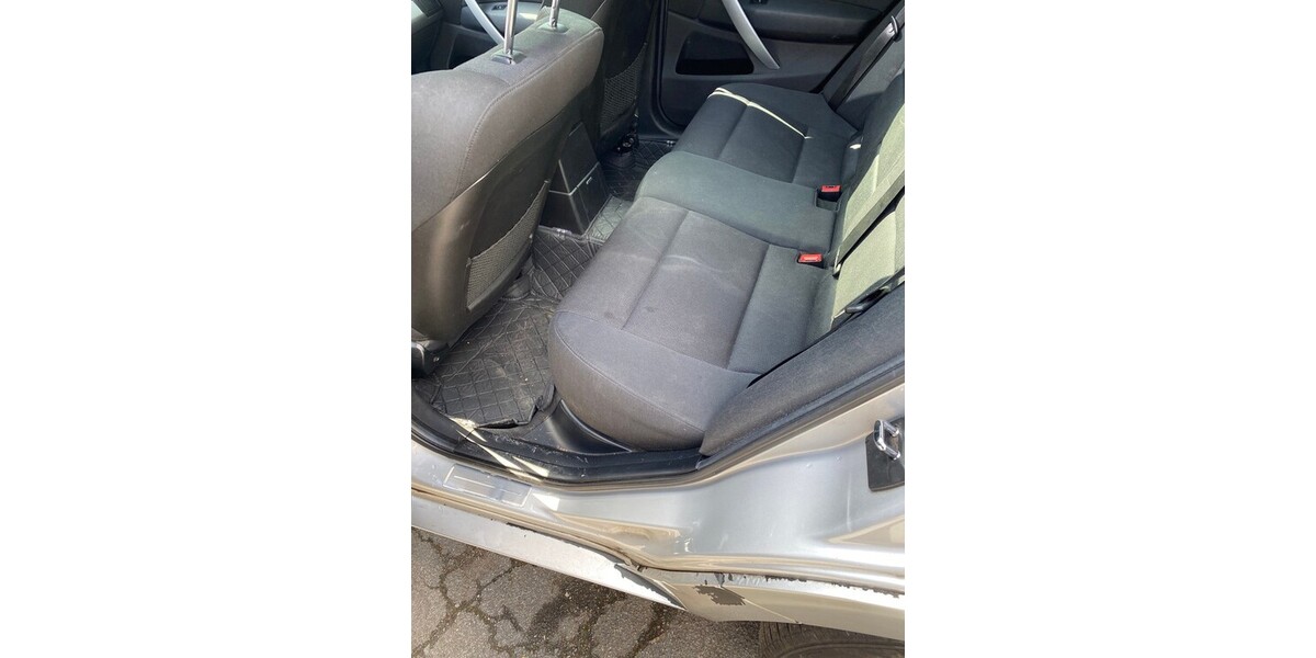 BMW X3 xDrive20d Aut/PANORAMA.SPORTSITZE:18-ZOLL.P 223.000 km 2.990 &euro; Hilden 40721