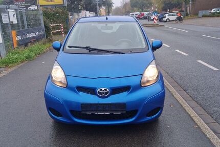 Toyota Aygo (X) 129.520 km 2.999 &euro; Düsseldorf 40549