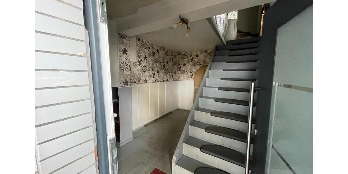 Etagenwohnung Remscheid - 7 Zimmer, 150 m&sup2;, 1.400&euro; | Angebot:25590552