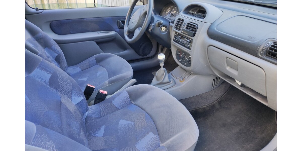 Renault Clio 122.280 km 1.650 &euro; Solingen 42651