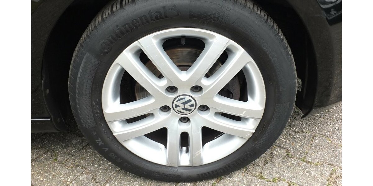 VW Golf 1.4i TRENDLINE KLIMAANLAGE SPORT-LMF SHZ 135.895 km 5.904 &euro; Köln 50858