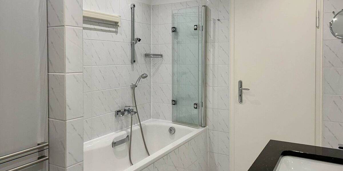 Etagenwohnung Düsseldorf Düsseltal - 3 Zimmer, 121 m&sup2;, 1.770&euro; | Angebot:25687711