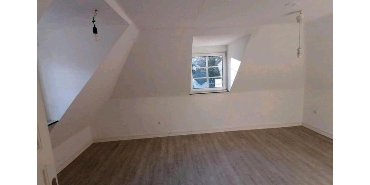 Dachgeschoßwohnung Köln Mülheim - 3 Zimmer, 62 m&sup2;, 375&euro; | Angebot:25162088