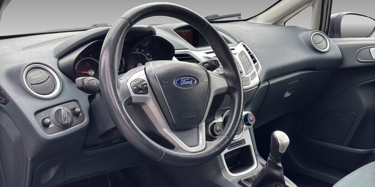 Ford Fiesta Champions Edition Klima Radio 180.817 km 2.200 &euro; Wuppertal 42327