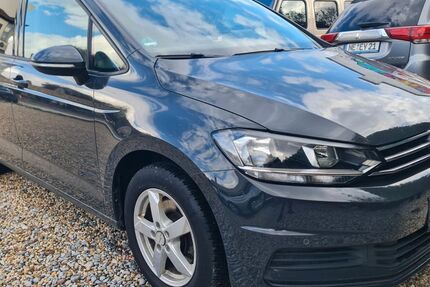 VW Touran 97.000 km 13.640 &euro; Düsseldorf 40549