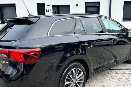 Toyota Avensis 65.241 km 14.390 &euro; Düsseldorf 40599