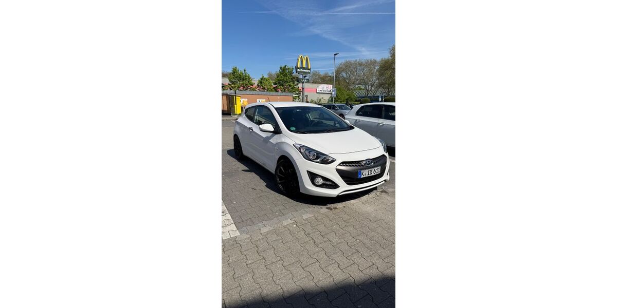 Hyundai i30 155.000 km 5.200 &euro; Köln 50733