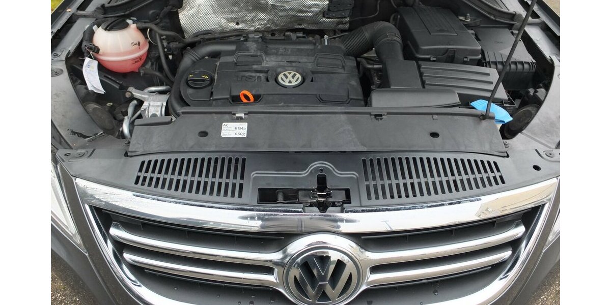 VW Tiguan TEAM orig.ATM ca 52 tkm XENON AHK PARKPILOT 112.432 km 9.408 &euro; Köln 50858