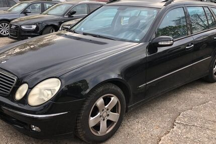 Mercedes-Benz E 200 220.476 km 2.690 &euro; Düsseldorf 40231