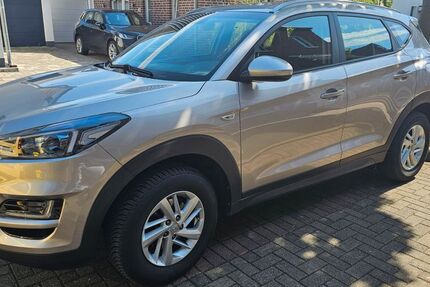 Hyundai TUCSON 80.000 km 14.900 &euro; Neuss 41470