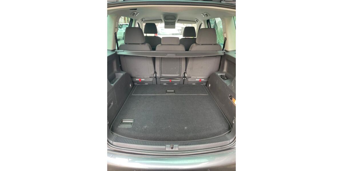VW Touran 180.000 km 5.500 &euro; Köln 50823