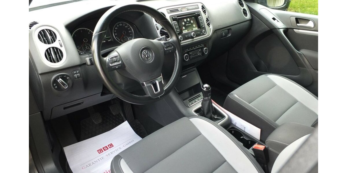 VW Tiguan LIFE NAVI AHK PARKPILOT SHZ BLUETOOTH 124.710 km 11.904 &euro; Köln 50858