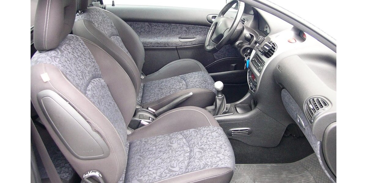 Peugeot 206 cc Cabrio Quiksilver Klimaautomatik Tüv 1/24 168.000 km 1.900 &euro; Ratingen 40885