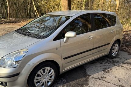 Toyota Corolla Verso 156.000 km 4.800 &euro; Solingen 42653