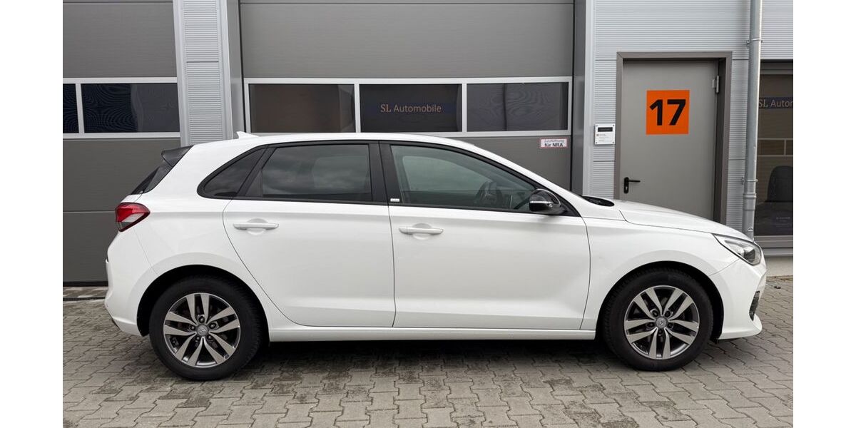 Hyundai i30 42.856 km 12.495 &euro; Willich 47877