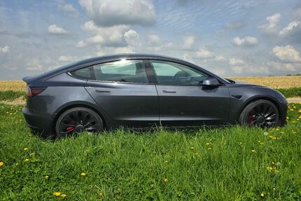 Tesla Model 3 31.772 km 33.800 &euro; Leichlingen 42799