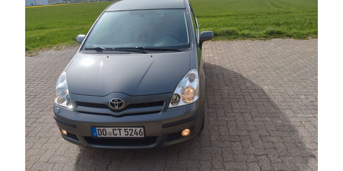 Toyota Corolla Verso 263.427 km 1.700 &euro; Lindenthal - Köln Weiden 50858