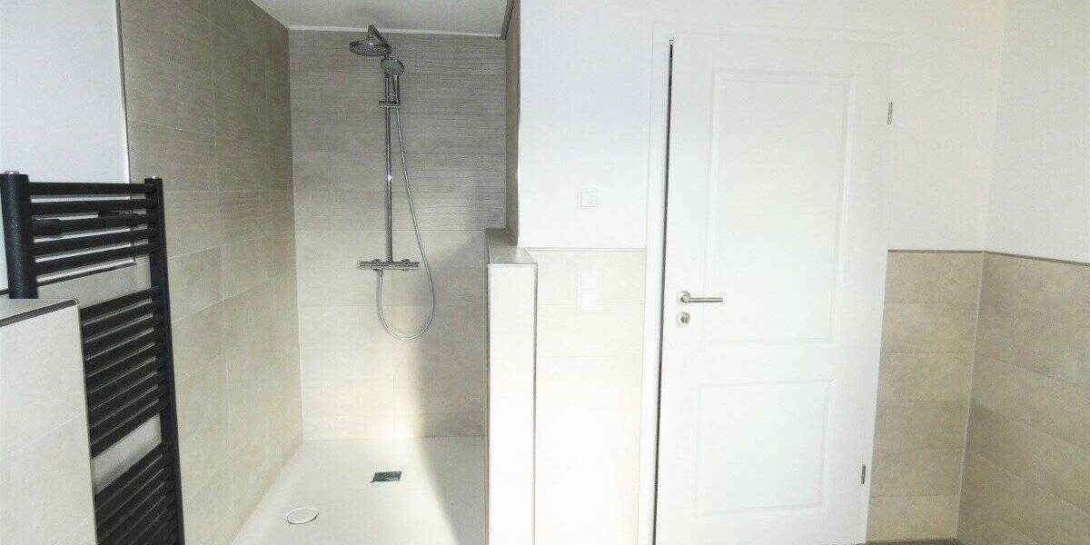 Einfamilienhaus Köln Dünnwald - 6 Zimmer, 240 m&sup2;, 3.500&euro; | Angebot:25728027