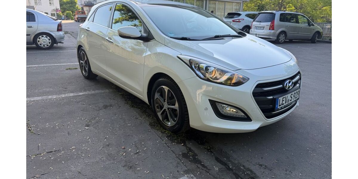 Hyundai i30 99.600 km 10.000 &euro; Leverkusen 51373