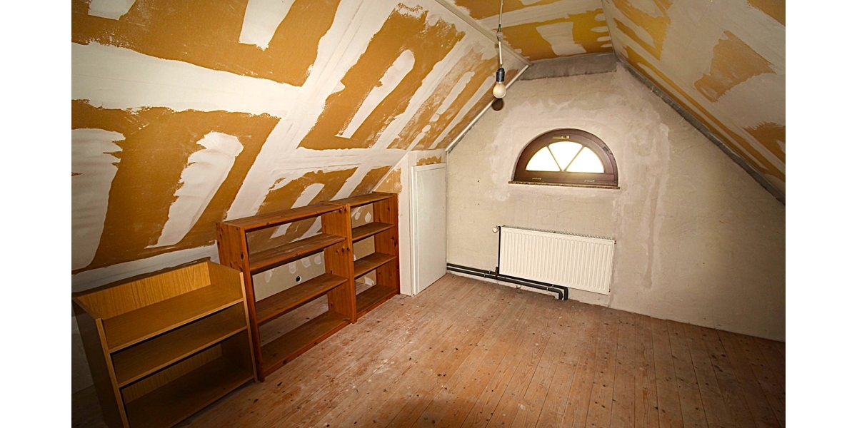 Kernsaniertes Einfamilienhaus mit (Bau)-Grundstück und großem Anbau mit vielen Nutzungsmöglichkeiten - Einfamilienhaus Solingen Ohligs | Angebot:23472326