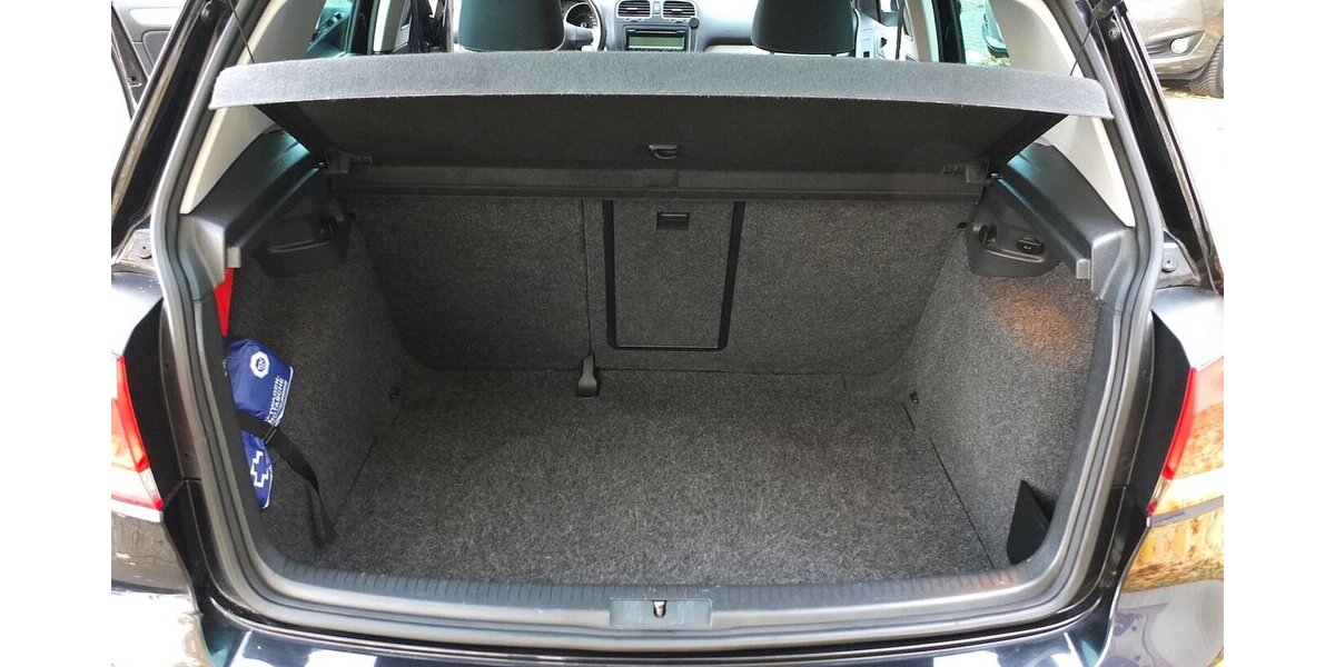 VW Golf 1.6TDi TEAM KLIMAAUTOMATIK 5-türig 159.855 km 6.904 &euro; Köln 50858