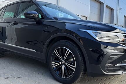VW Tiguan 35.211 km 24.795 &euro; Willich 47877