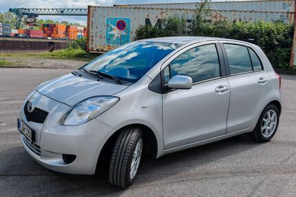 Toyota Yaris 99.400 km 3.990 &euro; Köln 50735