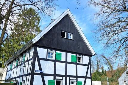 Haus Bergisch Gladbach Paffrath - 4 Zimmer, 155 m&sup2;, 2.350&euro; | Angebot:25715770