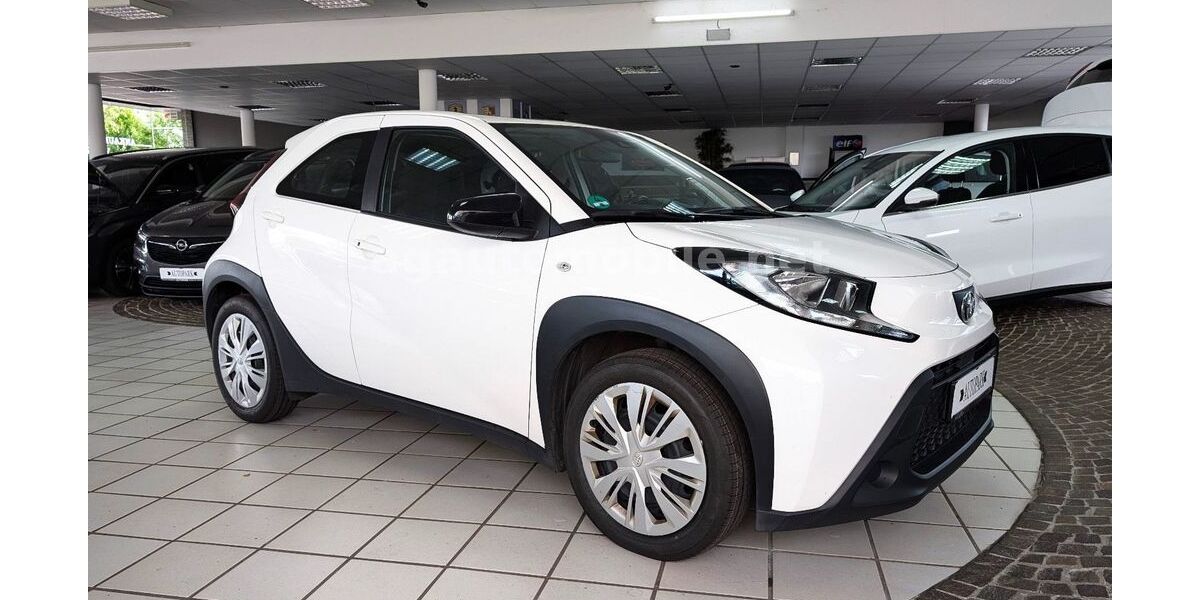 Toyota Aygo (X) 92.000 km 12.799 &euro; Hilden 40721