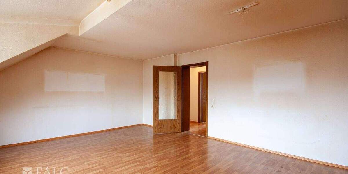Mehrfamilienhaus, Wohnhaus Frechen Königsdorf - 6 Zimmer, 235 m&sup2;, 400.000&euro; | Angebot:25696385