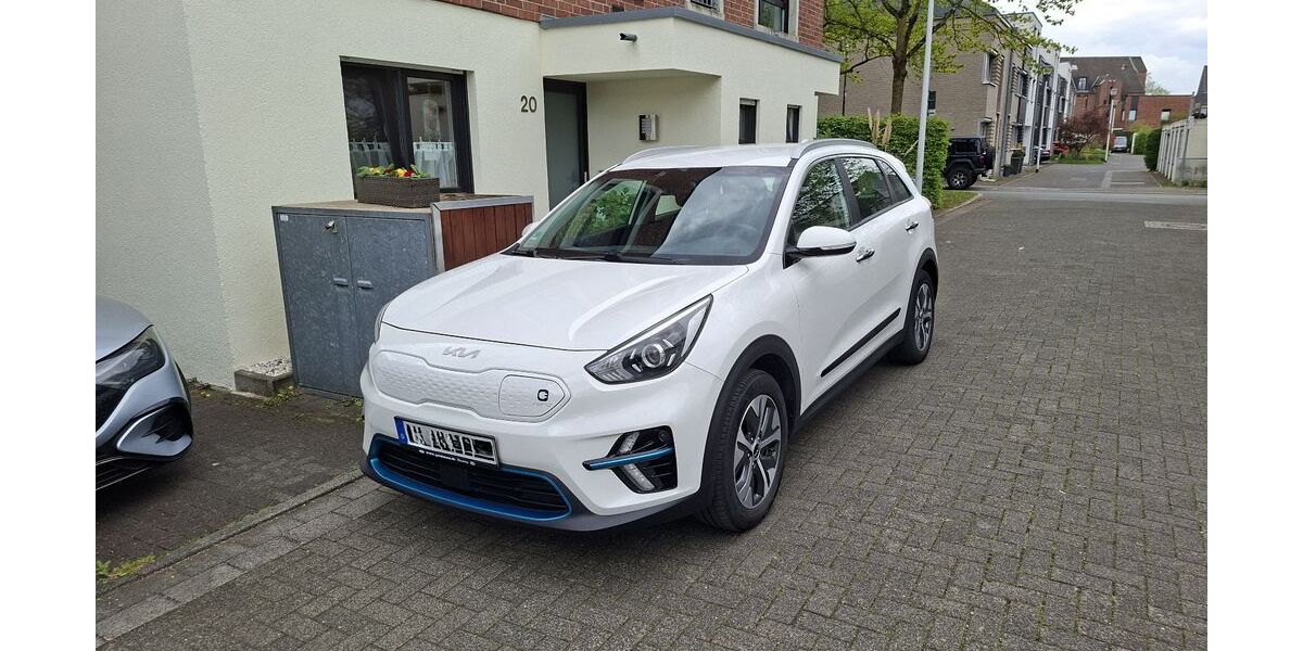 Kia Niro 62.500 km 21.900 &euro; Düsseldorf 40593