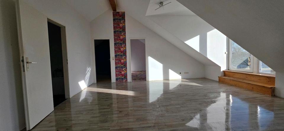 Dachgeschoßwohnung Köln Mülheim - 3 Zimmer, 80 m&sup2;, 910&euro; | Angebot:26039414