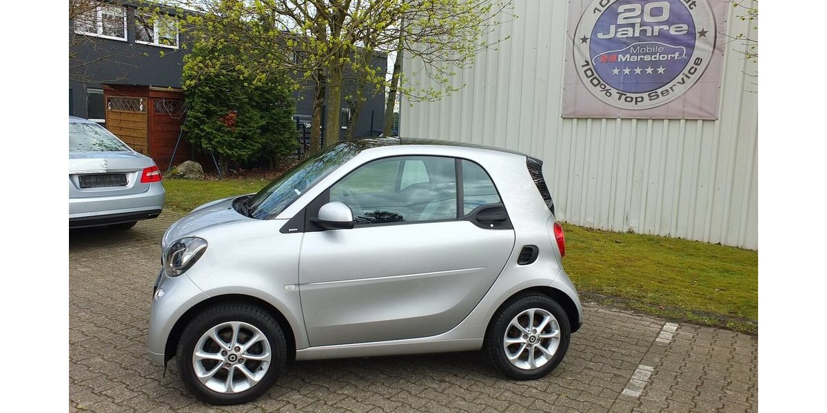 Smart ForTwo PASSION NAVI PANORAMA KLIMAAUTOMATIK SHZ 96.799 km 8.904 &euro; Köln 50858