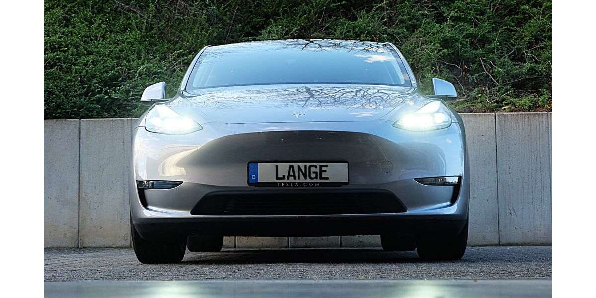 Tesla Model Y 38.170 km 32.980 &euro; Köln 50996