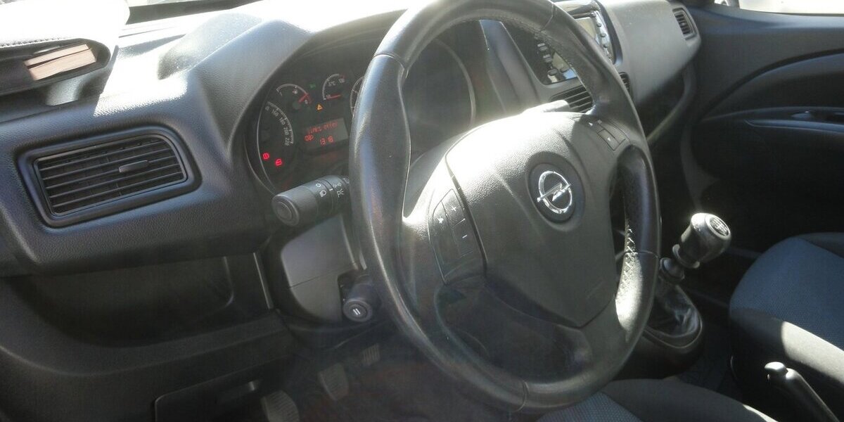 Opel Combo Edition 1,6 d Klima PDC SHZ AHK 5Sitzer 124.000 km 6.390 &euro; Neuss 41462