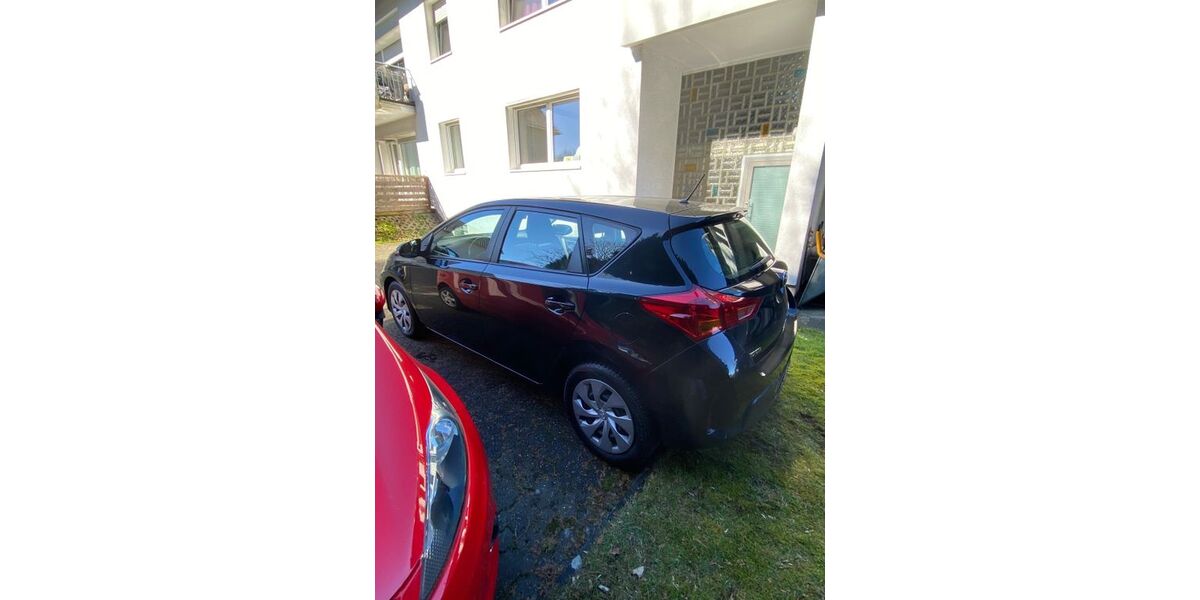 Toyota Auris 40.000 km 8.500 &euro; Köln 51159