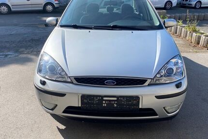 Ford Focus 65.200 km 3.900 &euro; Düsseldorf 40597