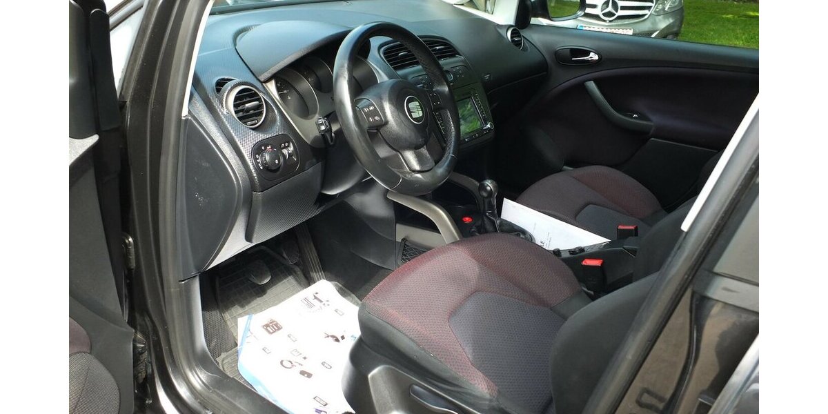 Seat Altea STYLE NAVI AHK KLIMAAUT PARKPILOT neuer Zahn 165.222 km 4.908 &euro; Köln 50858
