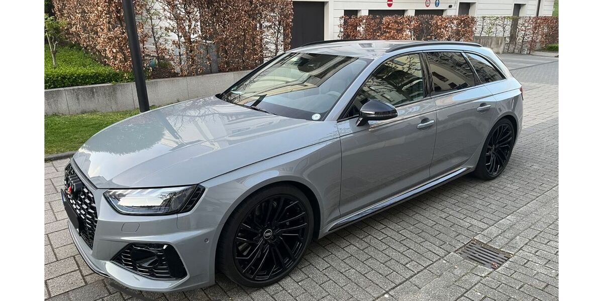 Audi RS4 39.700 km 67.500 &euro; Düsseldorf 40477