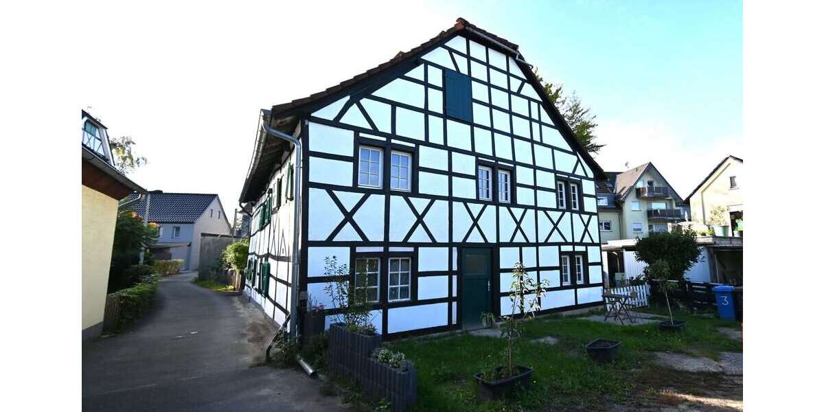 Einfamilienhaus Solingen Aufderhöhe - 7 Zimmer, 200 m&sup2;, 299.000&euro; | Angebot:26279128