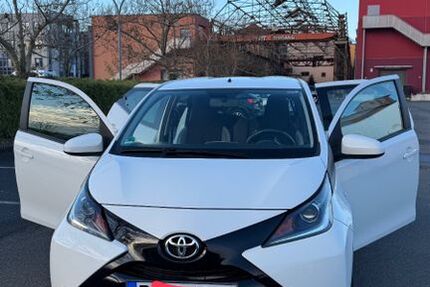 Toyota Aygo (X) 56.000 km 8.900 &euro; Düsseldorf 40597
