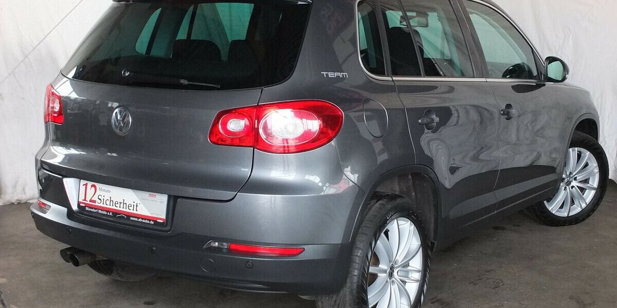 VW Tiguan TEAM orig.ATM ca 52 tkm XENON AHK PARKPILOT 112.432 km 9.408 &euro; Köln 50858