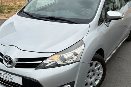 Toyota Verso 330.000 km 3.899 &euro; Köln (Ostheim) 51107