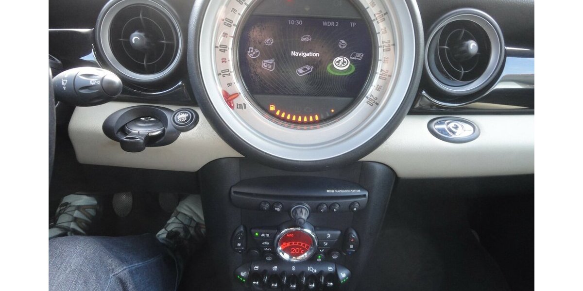 Mini Cooper Cabrio Chili Navi Xenon Leder Klima SHZ 81.000 km 8.950 &euro; Neuss 41462