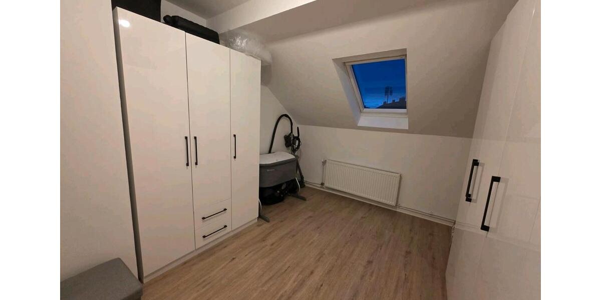 Dachgeschoßwohnung Wuppertal Gemarkung Langerfeld - 5 Zimmer, 120 m&sup2;, 230.000&euro; | Angebot:22881440