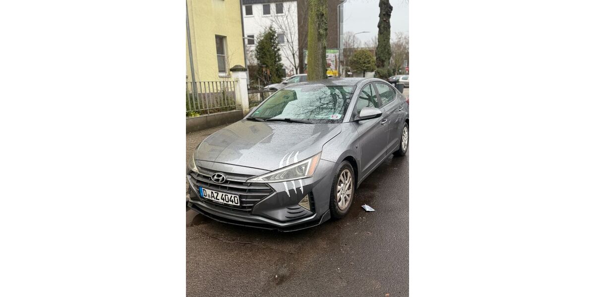 Hyundai Elantra 86.000 km 12.000 &euro; Düsseldorf 40468